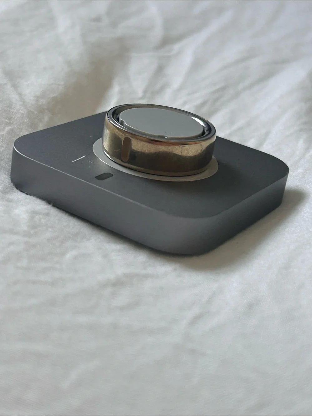 ŌURA Ring 4 Size 9 - Gold